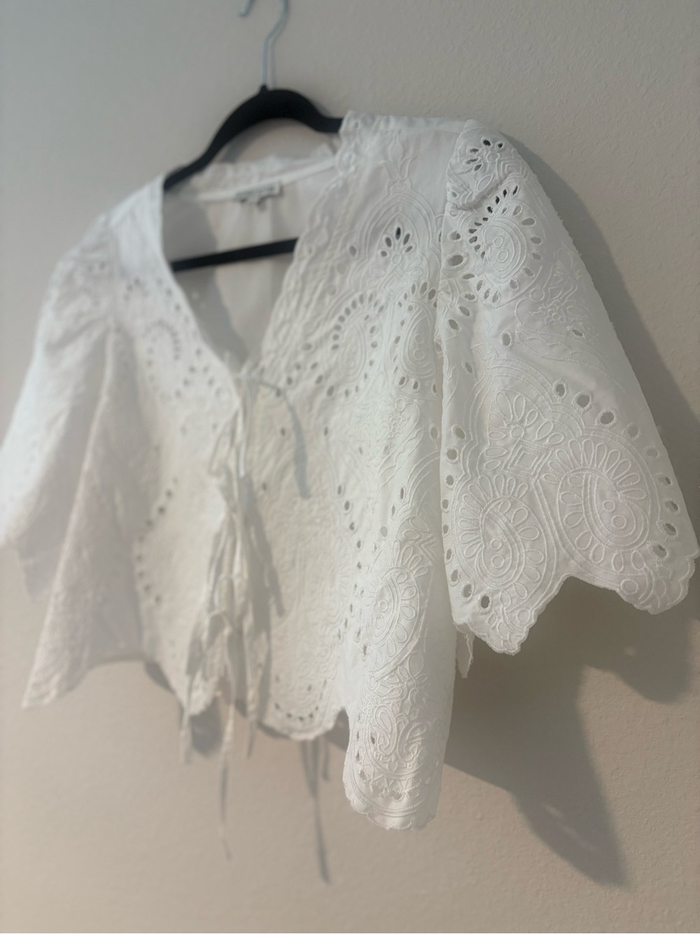Moon River White Eyelet Lace-Up Puff Sleeve Crop Top - Picture 3 of 10